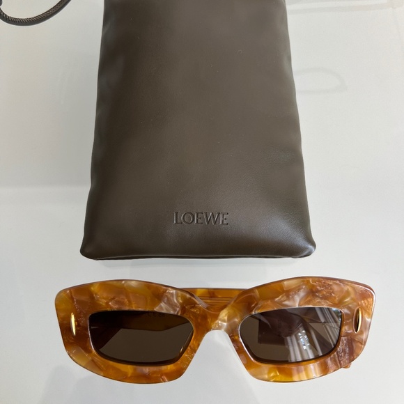 Loewe Accessories - LOEWE 40114I Chunky Anagram Sunglasses